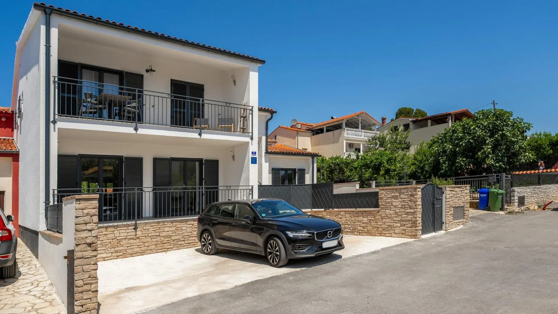 Luxury Apartments Villa San Avia location